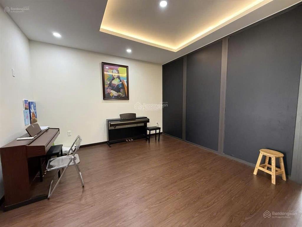 Cho thuê nhà himlam mới + tk văn phòng + có thang máy giá tốt 55tr/th  0908 935 ***