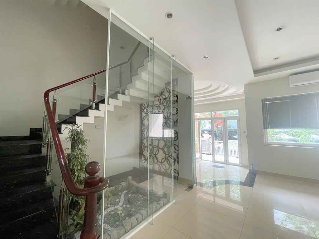 Bán 45 tỷ biệt thự đ.số 9 himlam dt 7.5x20m2 hướng t khan hiếm, đối diện khuôn viên  0908 935 ***