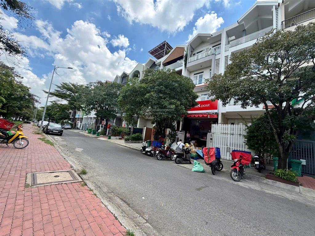 Nhà phố him lam kênh tẻ, cao cấp, tkvp bố trí đủ hòa, có thang máy giá 50tr  0908 935 ***