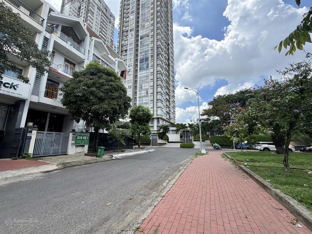 Nhà phố him lam kênh tẻ, cao cấp, tkvp bố trí đủ hòa, có thang máy giá 50tr  0908 935 ***