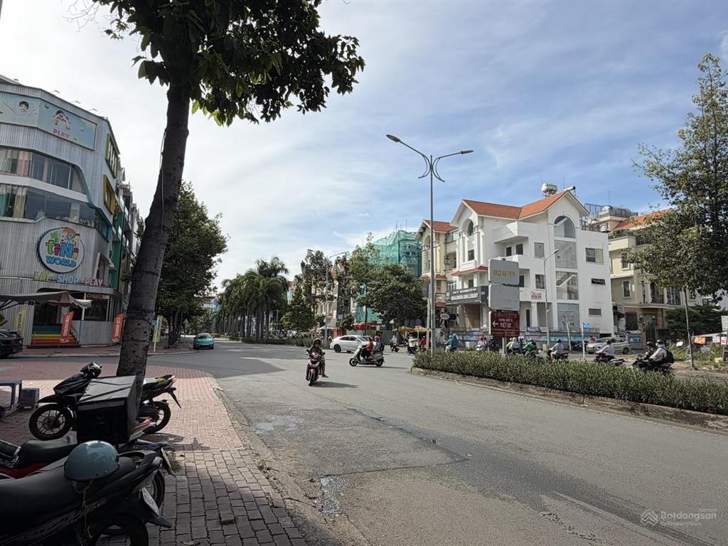 Cho thuê nhà bt 10x20m2 mt thương mại đ.nguyễn thị thập himlam giá 150tr  0908 935 ***