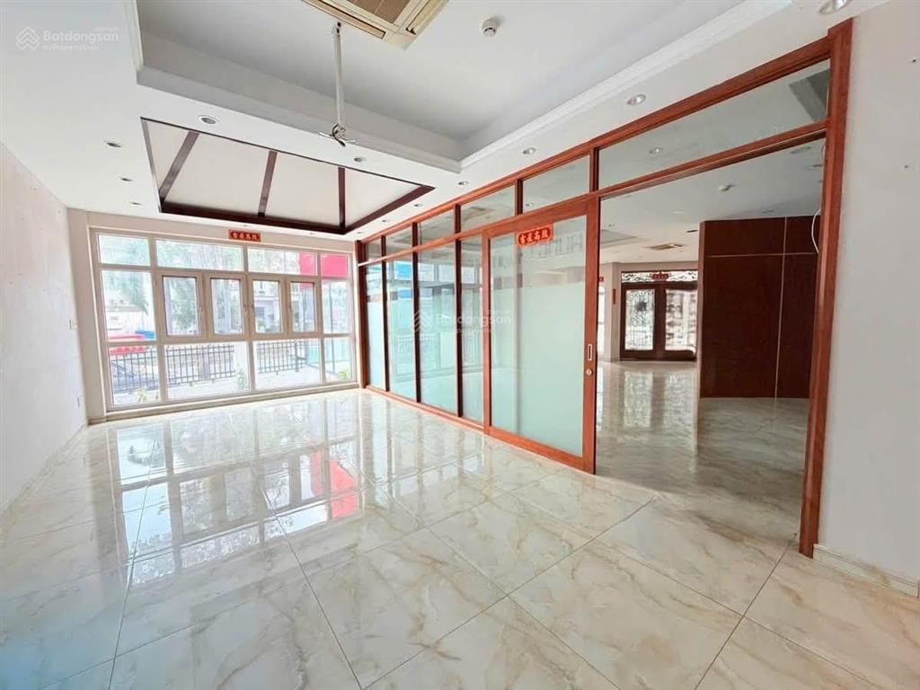 Căn góc 19x20m2 siêu đắc địa đ.hoàng trọng mậu himlam có thang máy, pccc giá 150tr  0908 935 ***