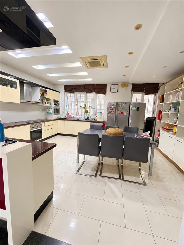 Bán biệt thự 150m2 có thang máy, full nội thất, đối diện khu gv. giá 45 tỷ (có tl)  0908 935 ***