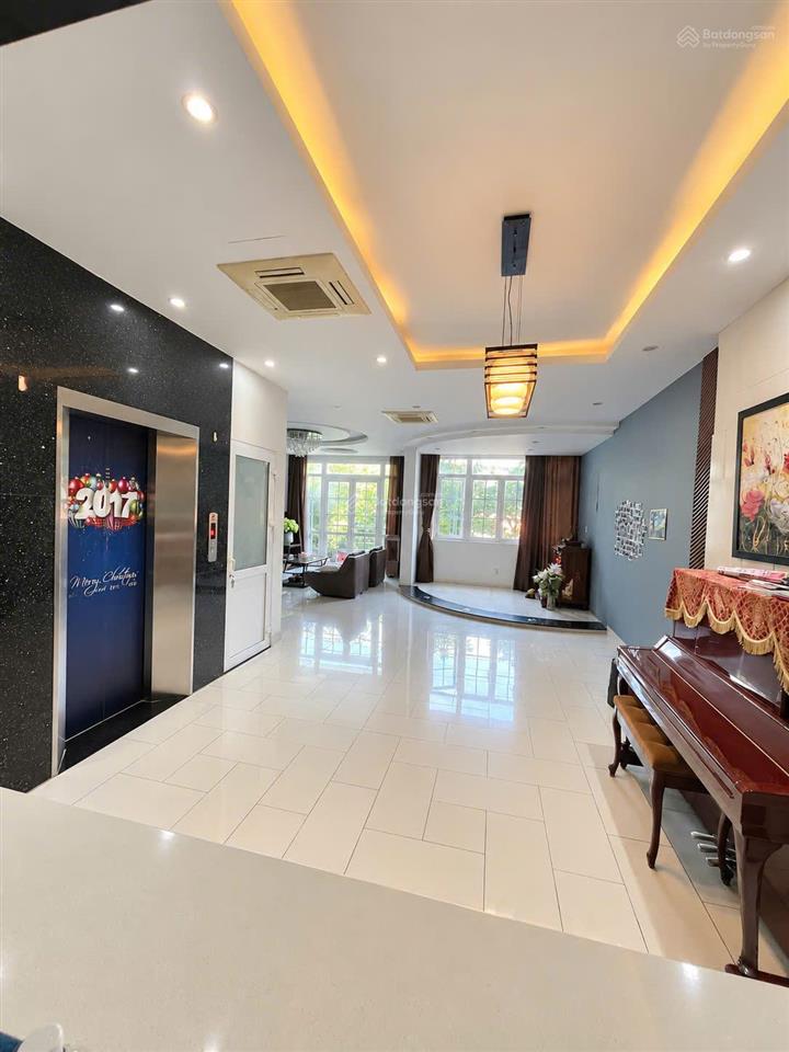 Bán biệt thự 150m2 có thang máy, full nội thất, đối diện khu gv. giá 45 tỷ (có tl)  0908 935 ***