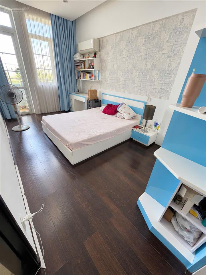 Bán biệt thự 150m2 có thang máy, full nội thất, đối diện khu gv. giá 45 tỷ (có tl)  0908 935 ***