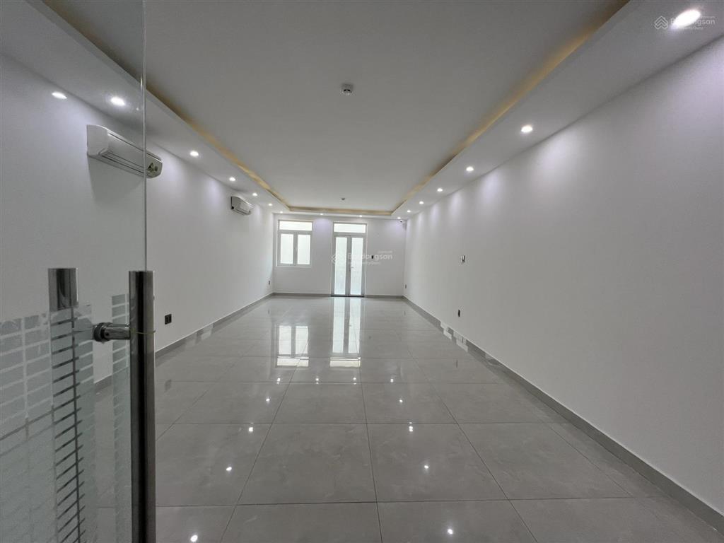 Bán 27,5 tỷ nhà phố 100m2 himlam cách mt hoàng trọng mậu vài căn  0908 935 ***