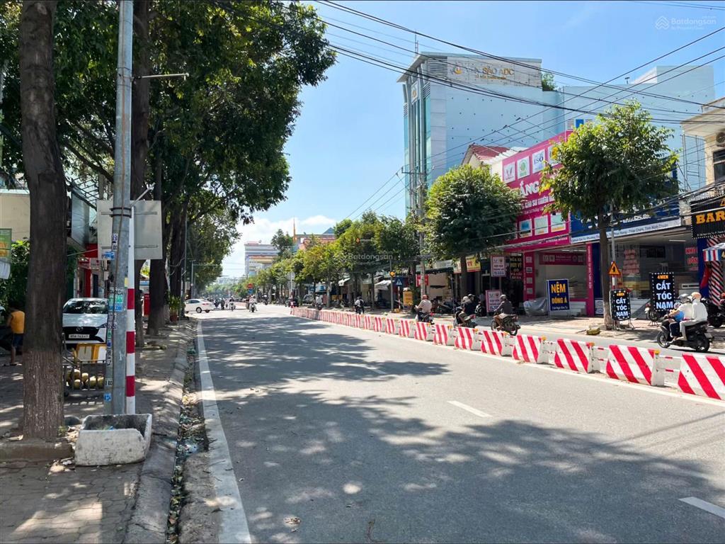 Cho thuê nhà mặt tiền ngô gia tự, cách siêu thị go 100m, không chung chủ, điện nước giá nhà nước