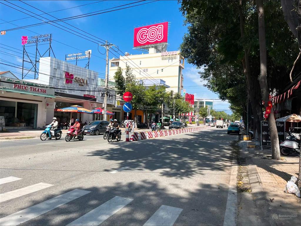Cho thuê nhà mặt tiền ngô gia tự, cách siêu thị go 100m, không chung chủ, điện nước giá nhà nước