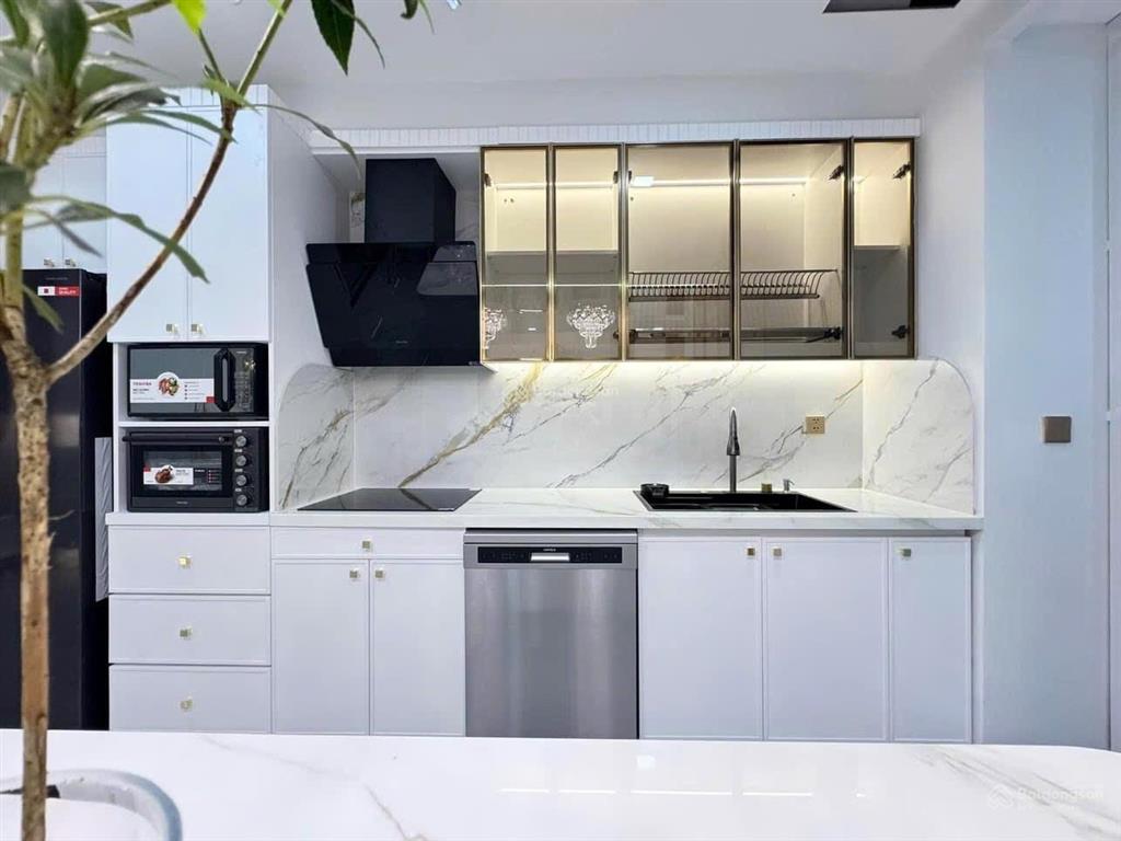 Cho thuê 4pn  160m2 park 2  giá 60tr view sông vinhomes central park