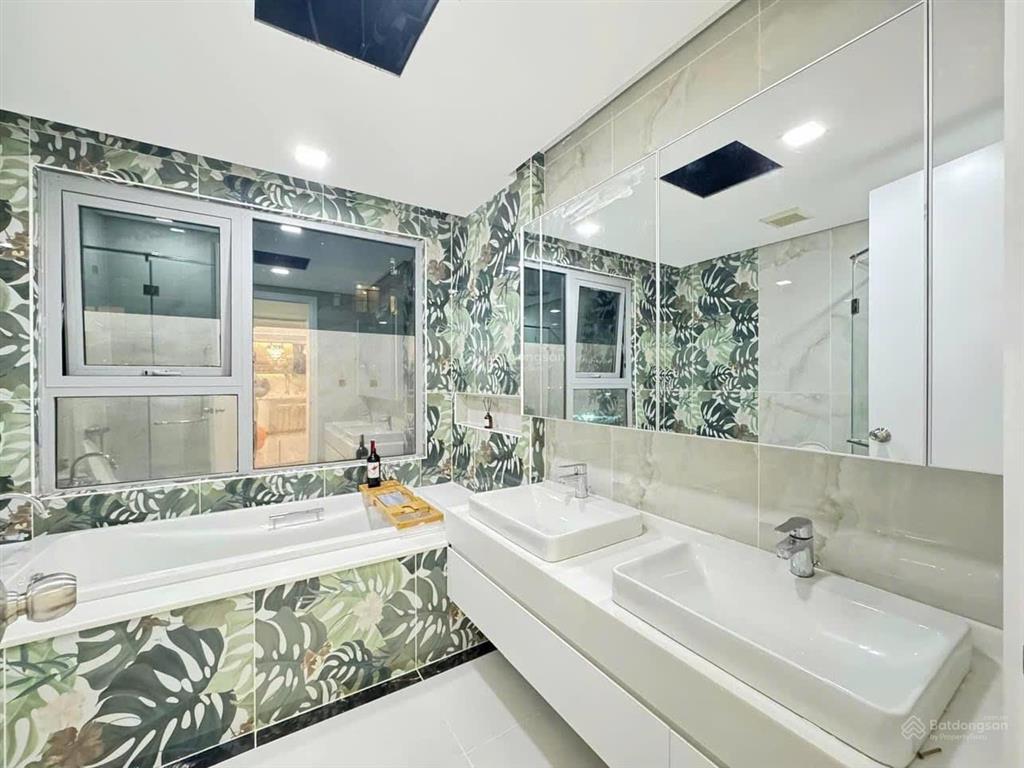 Cho thuê 4pn  160m2 park 2  giá 60tr view sông vinhomes central park