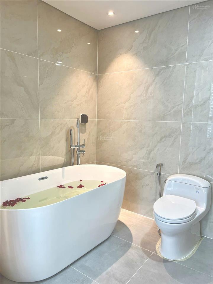 Bán cc vinhomes central park, 120m2, 3pn, 2wc, đầy đủ tiện nghi, uy tín