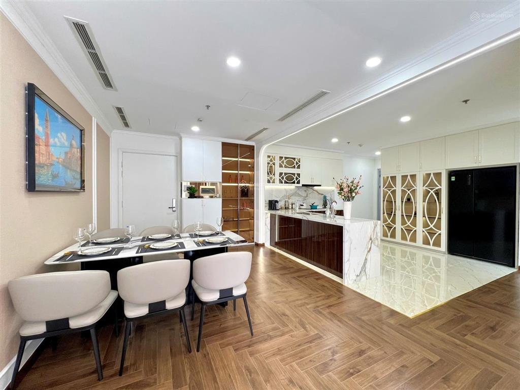 Bán cc vinhomes central park, 120m2, 3pn, 2wc, đầy đủ tiện nghi, uy tín