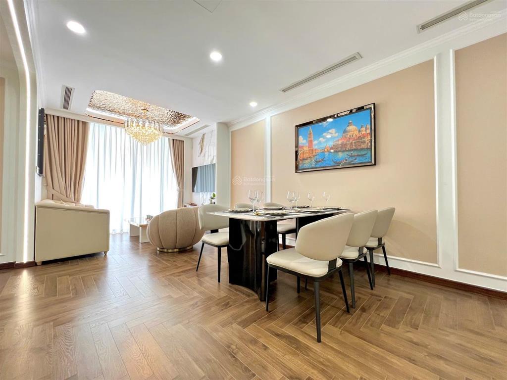 Bán cc vinhomes central park, 120m2, 3pn, 2wc, đầy đủ tiện nghi, uy tín
