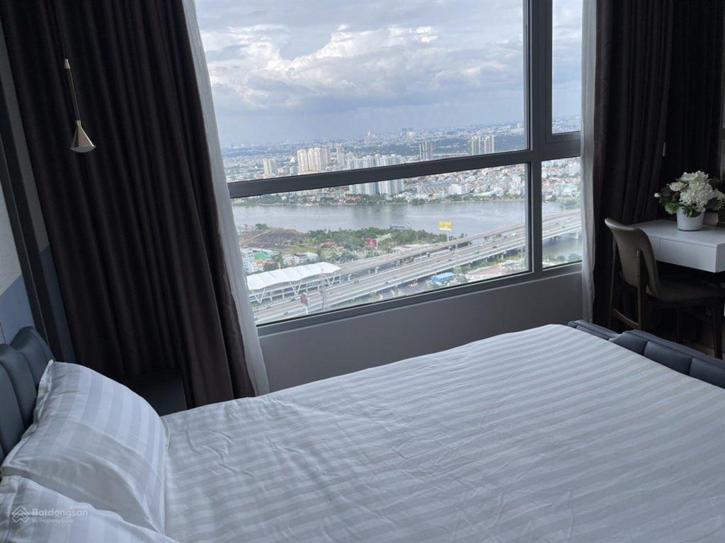 Chủ đi định cư bán gấp căn penthouse 5pn 4wc  dt 293m2 sổ hồng vĩnh viễn  vinhomes central park