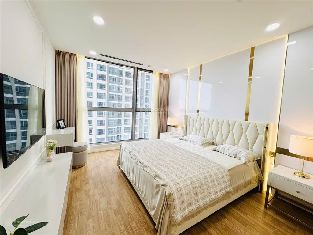 Bán gấp căn hộ 4pn tại vinhomes central park, 18tỷ dt 142m2