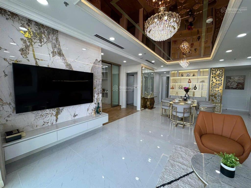 Bán gấp căn hộ 4pn tại vinhomes central park, 18tỷ dt 142m2