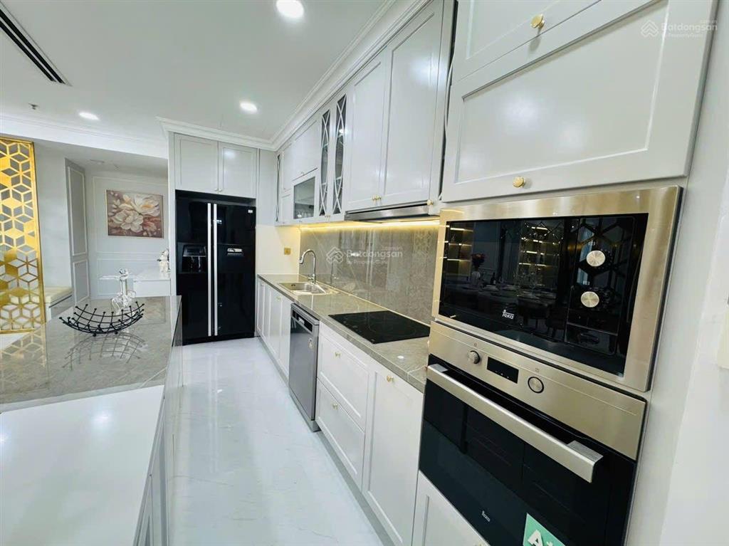 Bán gấp căn hộ 4pn tại vinhomes central park, 18tỷ dt 142m2