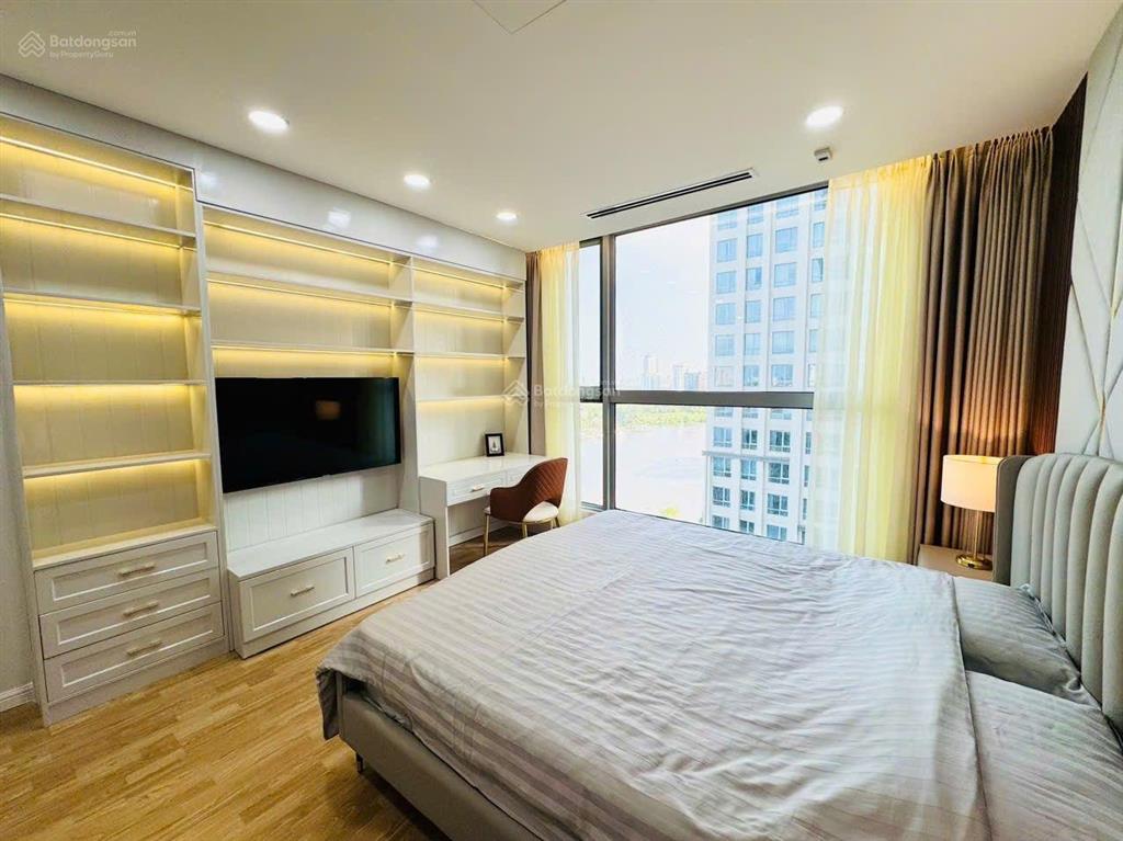 Bán gấp căn hộ 4pn tại vinhomes central park, 18tỷ dt 142m2
