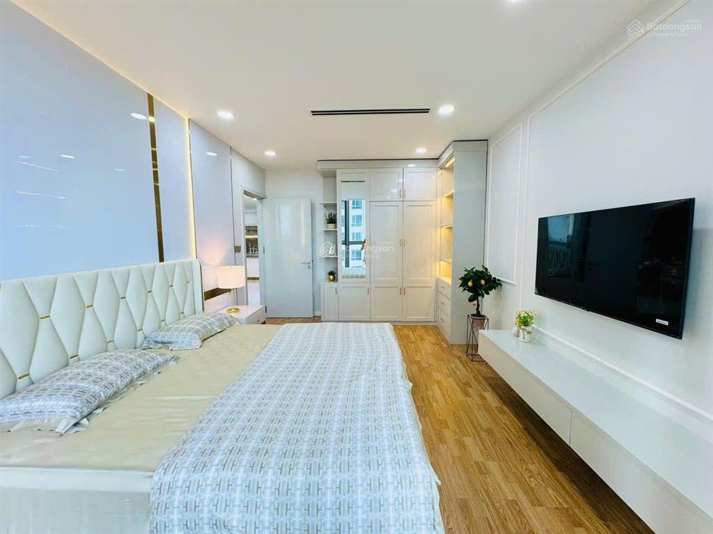 Bán gấp căn hộ 4pn tại vinhomes central park, 18tỷ dt 142m2