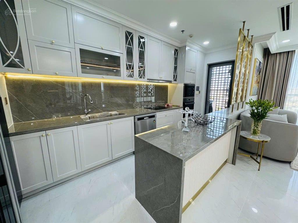 Bán gấp căn hộ 4pn tại vinhomes central park, 18tỷ dt 142m2