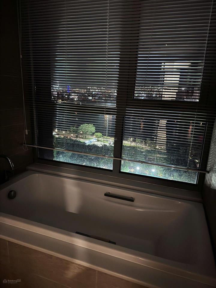 Bán căn hộ giá 29tỷ dt 188m2, 4pn, 5wc, chính chủ, giá cực chất vinhomes central park