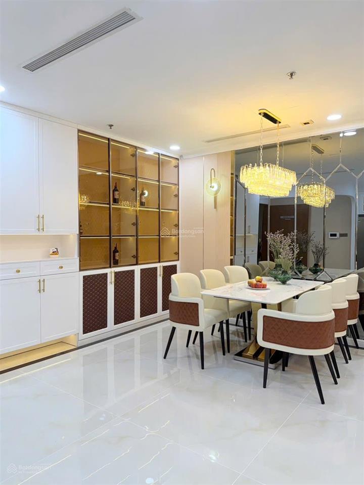 Chủ nhà có việc cần cho thuê 2pn giá 19 triệu/tháng, dt 85m2, tại vinhomes central park