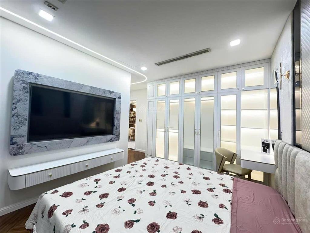 Cho thuê 4pn  160m2 park 2  giá 60tr view sông vinhomes central park