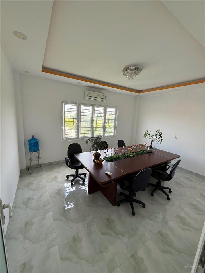 Nhà kđt p 1  p. nam nha trang, sổ hoàn công  gần sông quán trường, đối diện công viên giá hời
