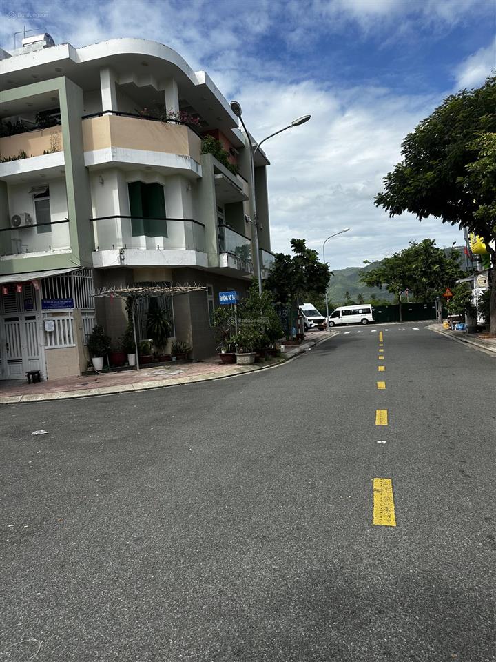 Nhà kđt p 1  p. nam nha trang, sổ hoàn công  gần sông quán trường, đối diện công viên giá hời