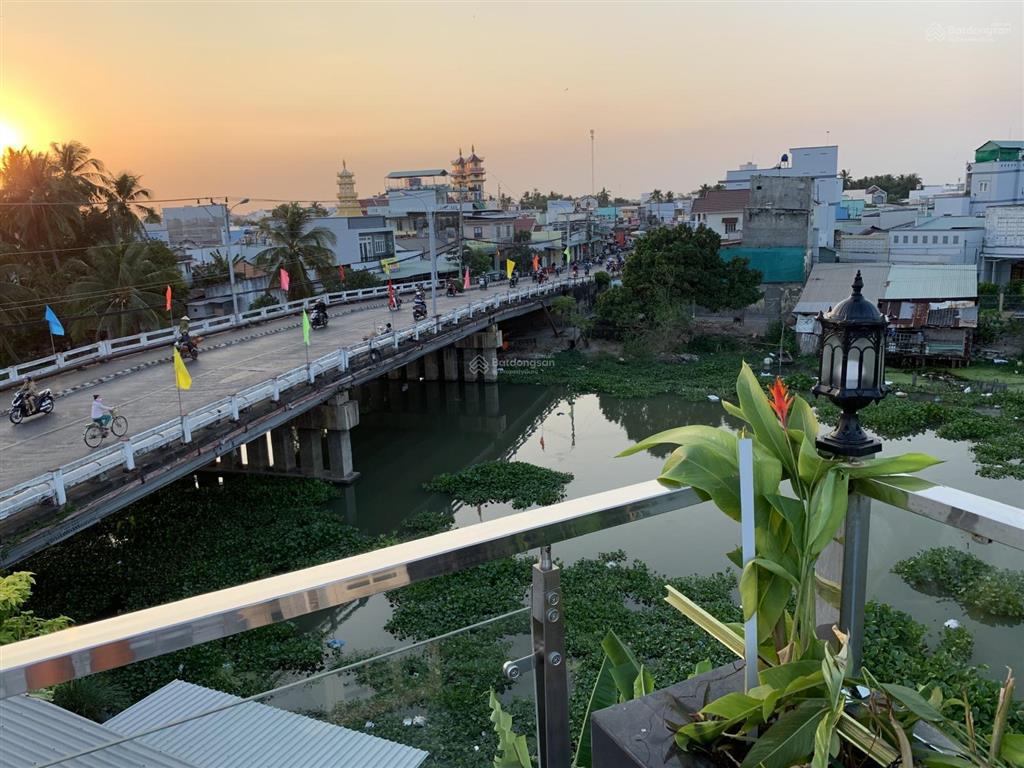 Biệt thự nhà mặt tiền kinh doanh siêu đỉnh ngay chợ gò công  full nội thất mới chỉ 8.5 tỷ.