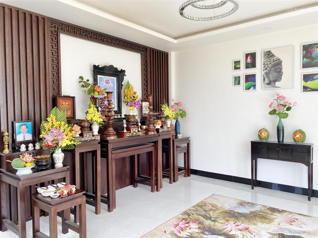 Biệt thự nhà mặt tiền kinh doanh siêu đỉnh ngay chợ gò công  full nội thất mới chỉ 8.5 tỷ.