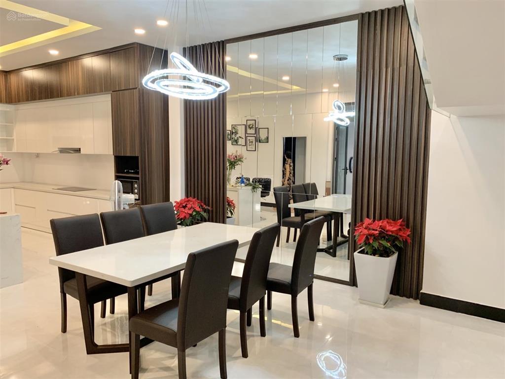 Biệt thự nhà mặt tiền kinh doanh siêu đỉnh ngay chợ gò công  full nội thất mới chỉ 8.5 tỷ.