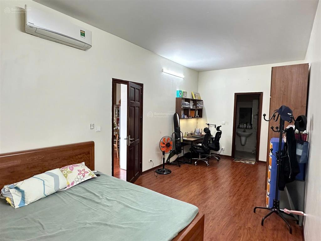 Bán căn hộ chung cư tầng trung đẹp toà ct1 124m2. thiết kế 3pn, 3wc, đầy đủ nội thất.