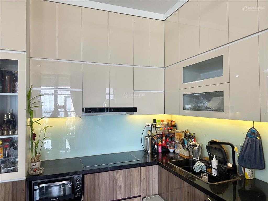 Bán căn hộ chung cư tầng trung đẹp toà ct1 124m2. thiết kế 3pn, 3wc, đầy đủ nội thất.
