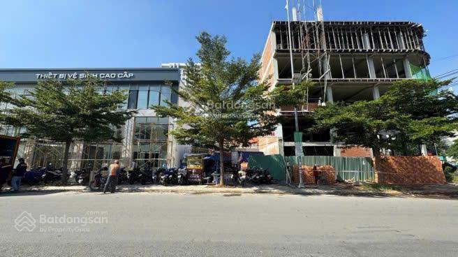 Quá rẻ! bank định giá 76 tỷ nay chủ ngộp sập về 38 tỷ mặt tiền nguyễn văn tăng q9  500m2  xd h 7t