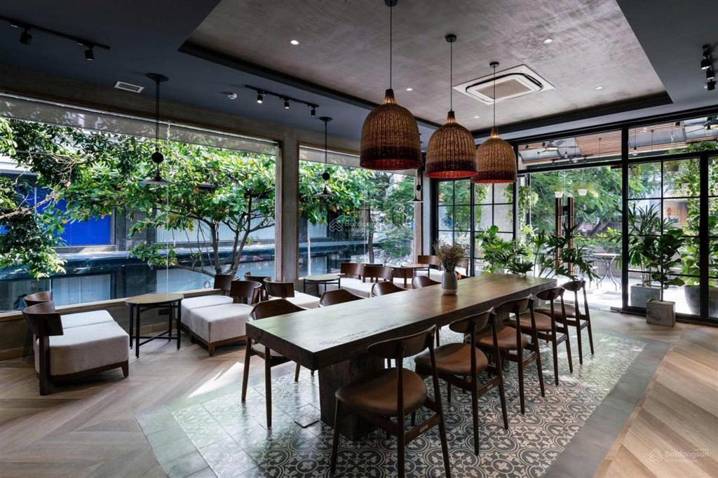 Hàng vip thương hiệu góc 2mt nguyễn văn trỗi p8 pn 7x 17m  3 tầng  hđt 120tr/th sập về 35 tỷ