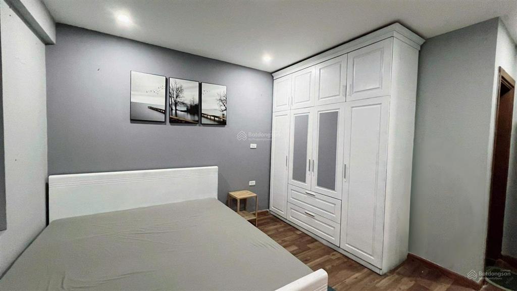 Bán căn 2n2wc 78m, tầng trung r3, view thoáng, có đồ giá 6,5 tỷ goldmark. e ms ngân