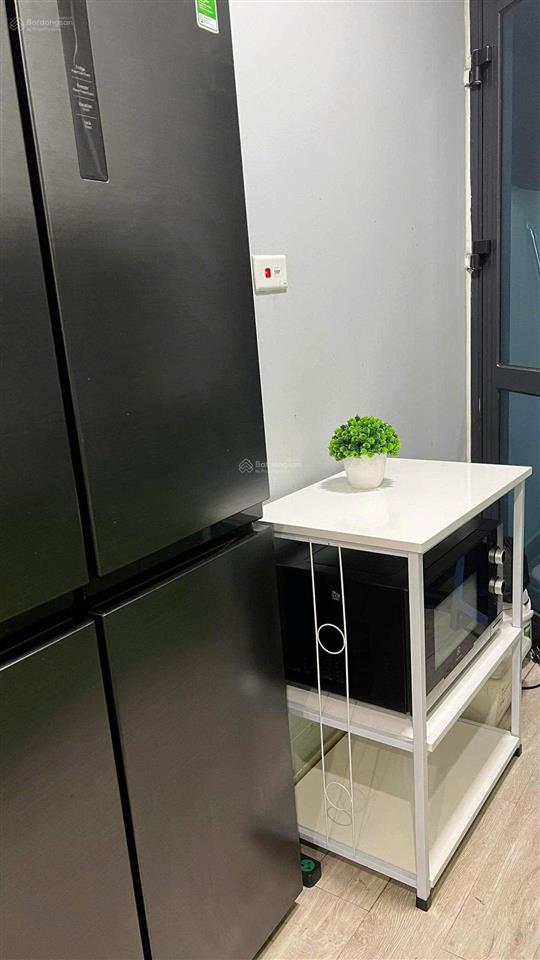Bán căn 2n2wc 78m, tầng trung r3, view thoáng, có đồ giá 6,5 tỷ goldmark. e ms ngân