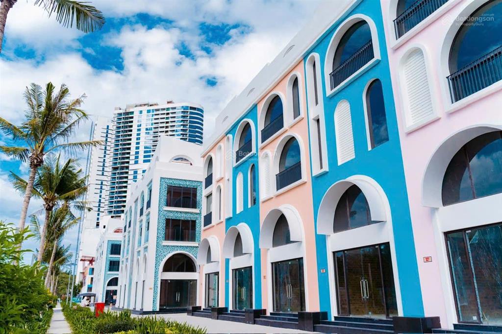 Bán shophouse la tiên trực diện biển  2 mặt tiền, dtsd 197,5m2, đã có sổ hồng hoàn công