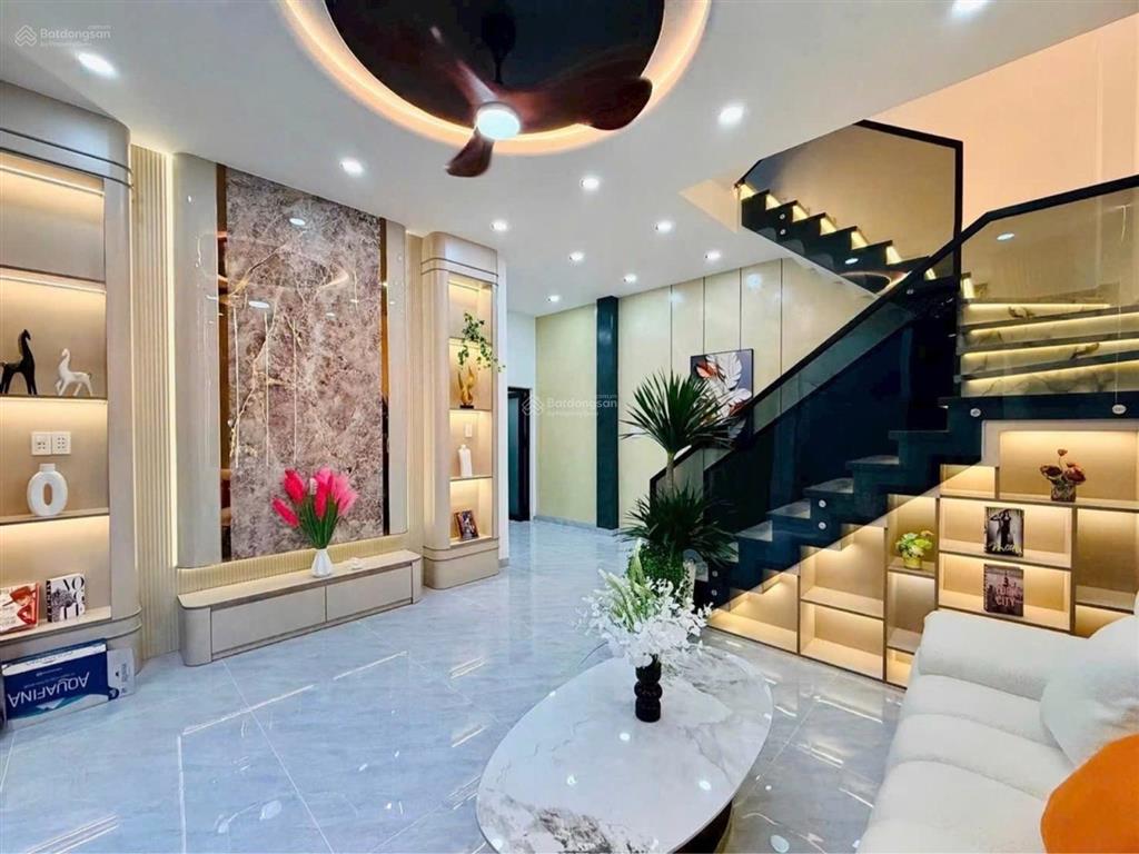 52m2  shr  6,3 tỷ  hoàng bật đạt tân bình, 3 tầng btct, tặng full nội thất