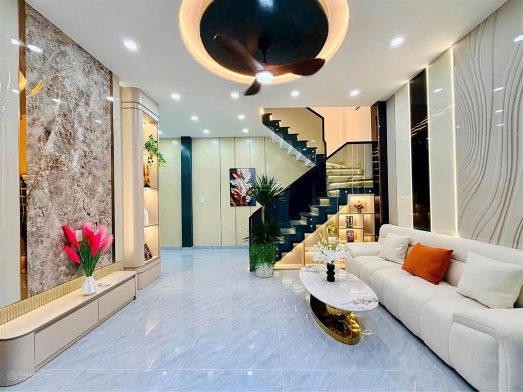 52m2  shr  6,3 tỷ  hoàng bật đạt tân bình, 3 tầng btct, tặng full nội thất