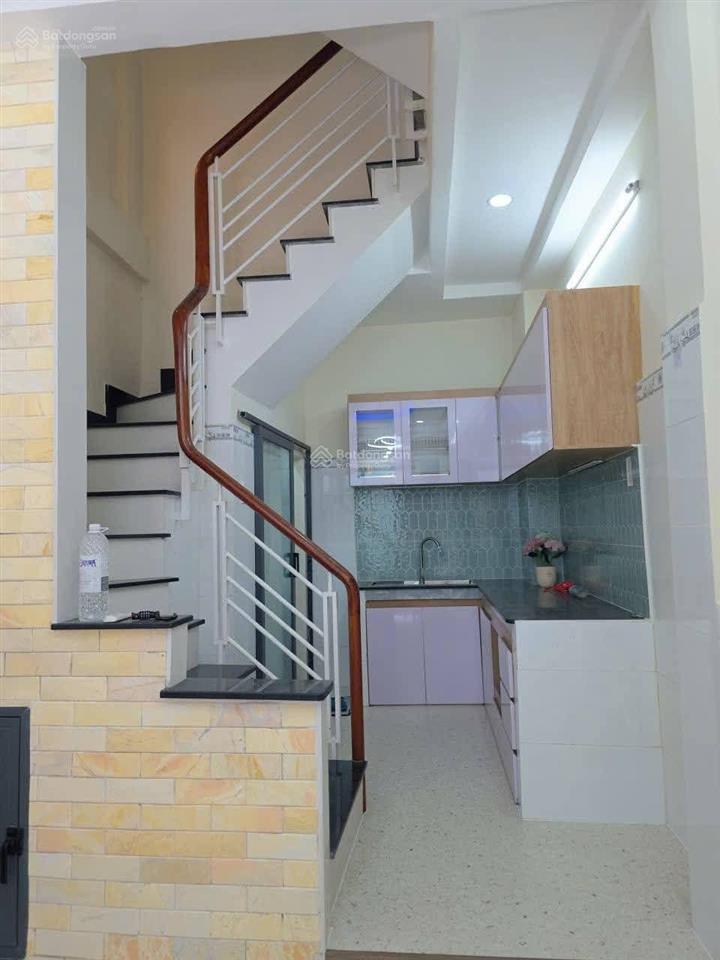 Nhà đẹp 3 tầng  lạc long quân  24m2  3.98 tỷ  sẵn nội thất mới