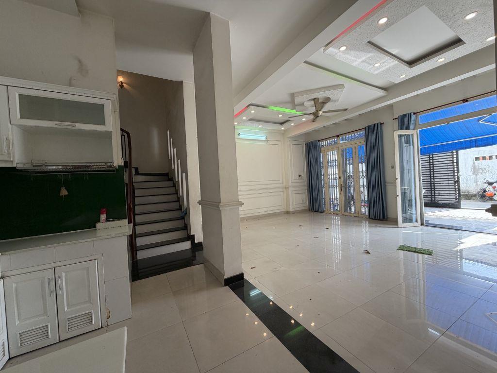 💥🚘🏡BÌNH TÂN, GẦP BÁN, GIẢM SÂU, HXH, SÁT MẶT TIỀN, 98M2, 3TẦNG, NGANG 8M,4PN, NHỈNH 8TỶ 