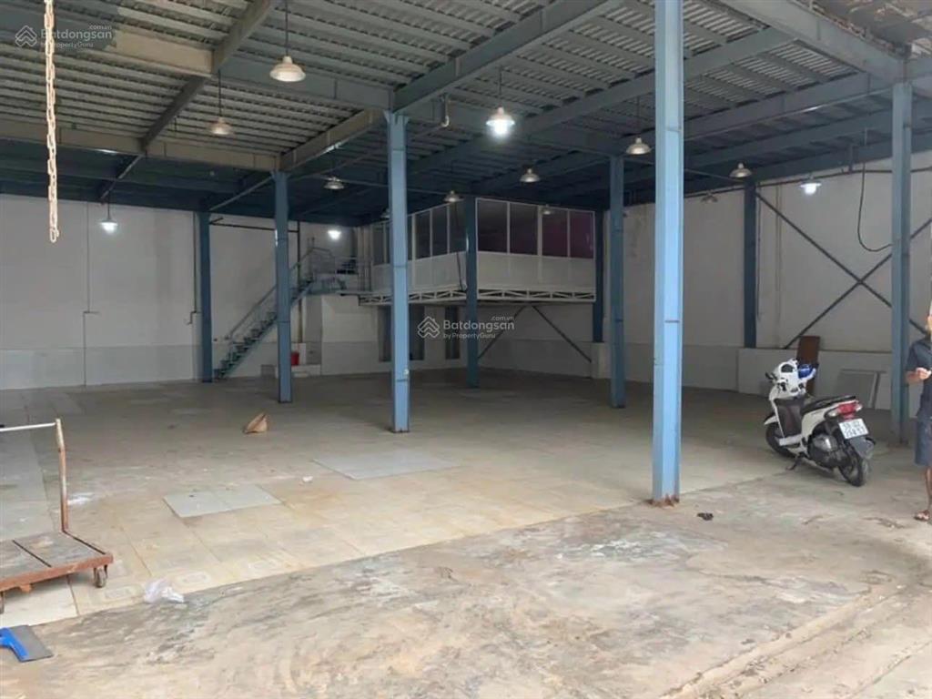 Chính chủ cho thuê nhà xưởng q12 giáp gò vấp. dt 14x20m. có gác lửng 220m