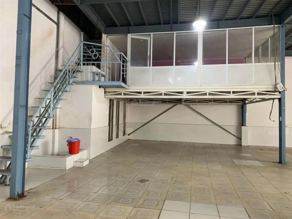 Chính chủ cho thuê nhà xưởng q12 giáp gò vấp. dt 14x20m. có gác lửng 220m