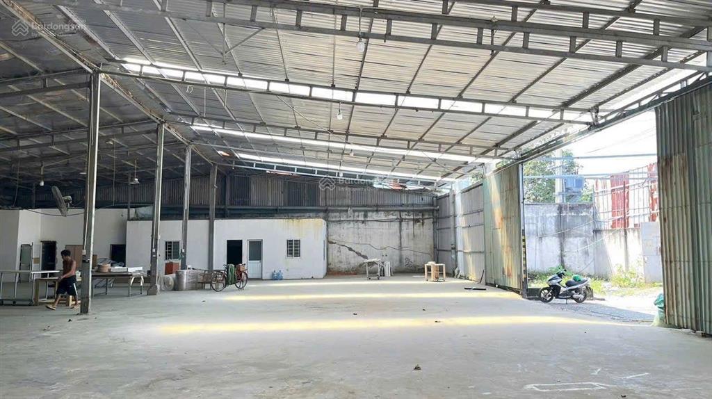 Cho thuê nhà xưởng 1000m an phú đông quận 12. xe container