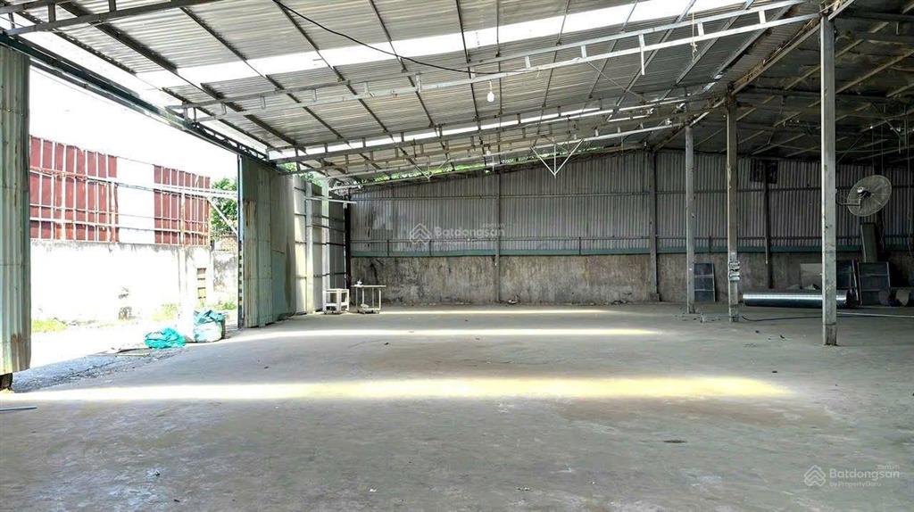 Cho thuê nhà xưởng 1000m an phú đông quận 12. xe container