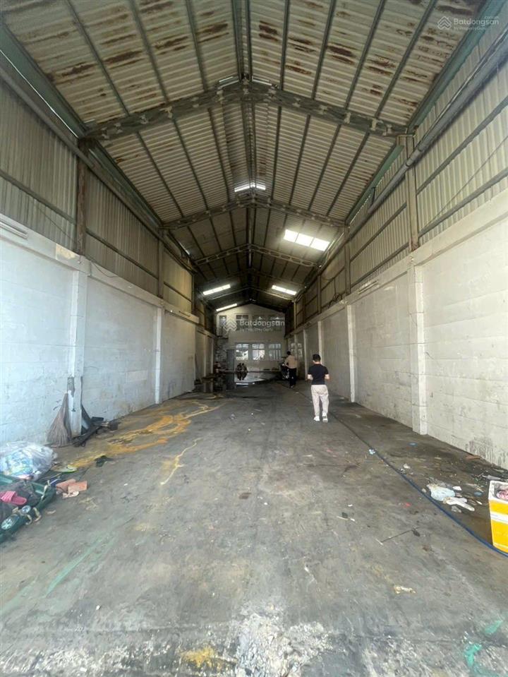 Cho thuê nhà xưởng 300m2 mt quốc lộ 1a quận 12. xe container
