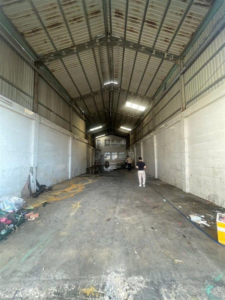 Cho thuê nhà xưởng 300m2 mt quốc lộ 1a quận 12. xe container