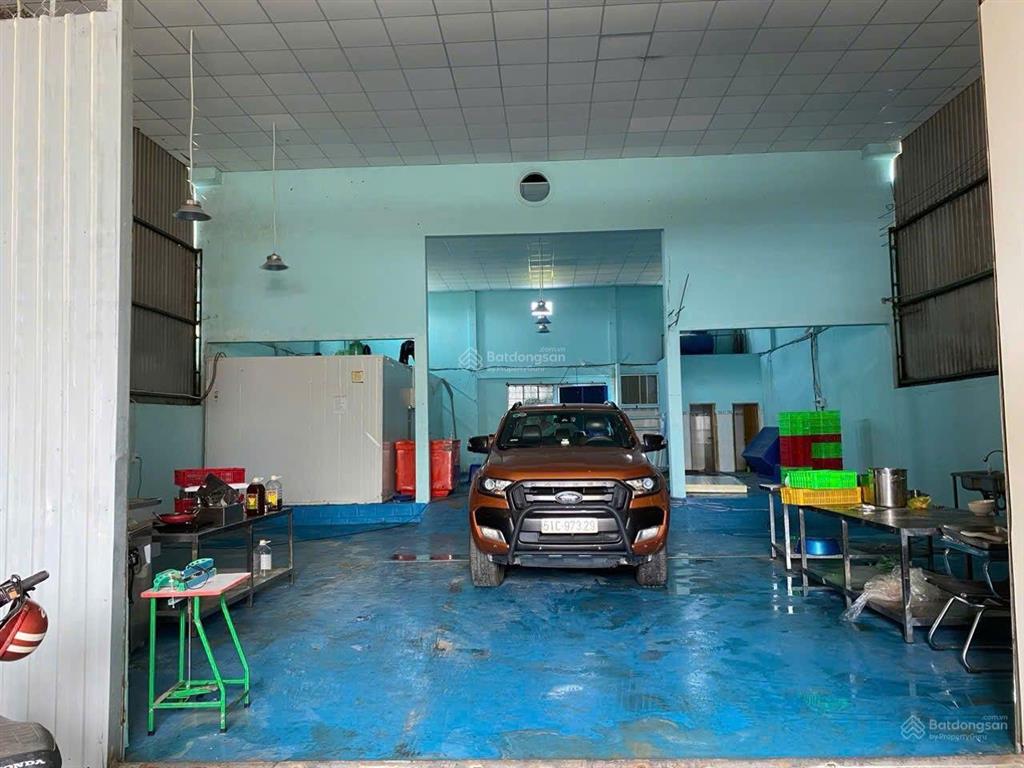 Cho thuê nhà xưởng 350m2, bùi công trừng, hm, 17tr xe container